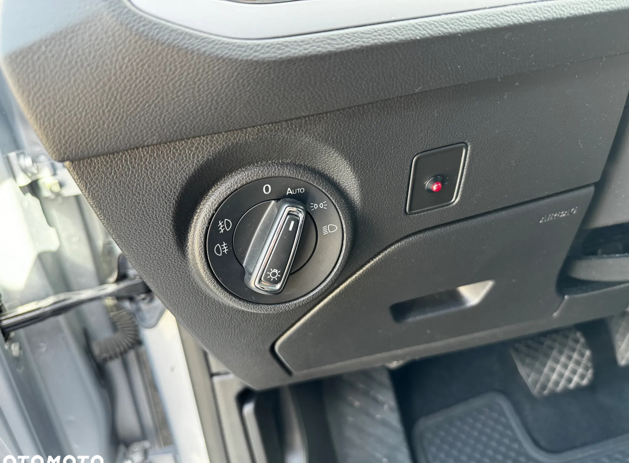 Seat Leon cena 64900 przebieg: 105800, rok produkcji 2019 z Szydłowiec małe 562